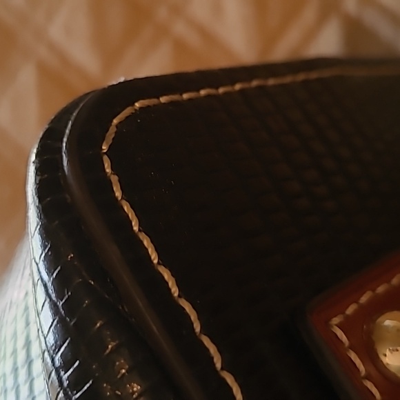 Dooney and Bourke handbag - Picture 7 of 9